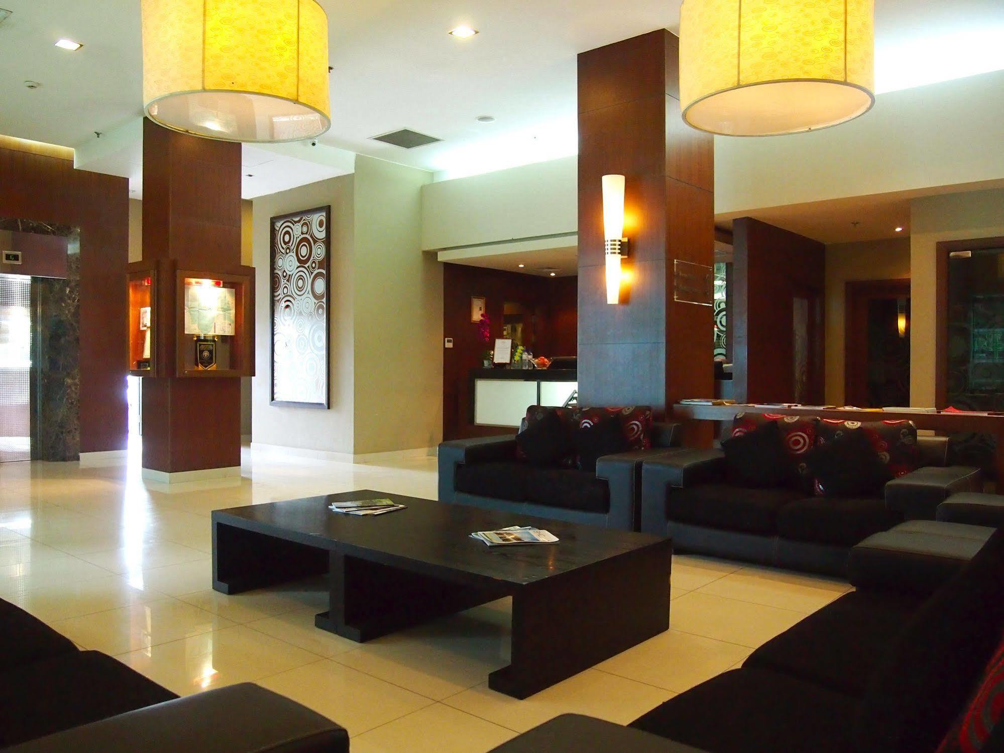 เดอะ สวิส โฮเต็ล อพาร์ตเมนต์ Hotel Kuala Belait ภายนอก รูปภาพ